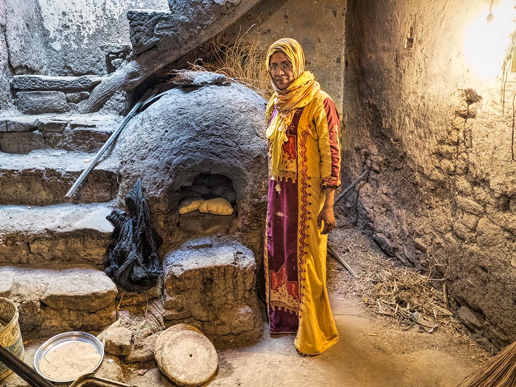 Egypt-Luxor-woman-shows-me-bread-oven-inside-her-house.jpg