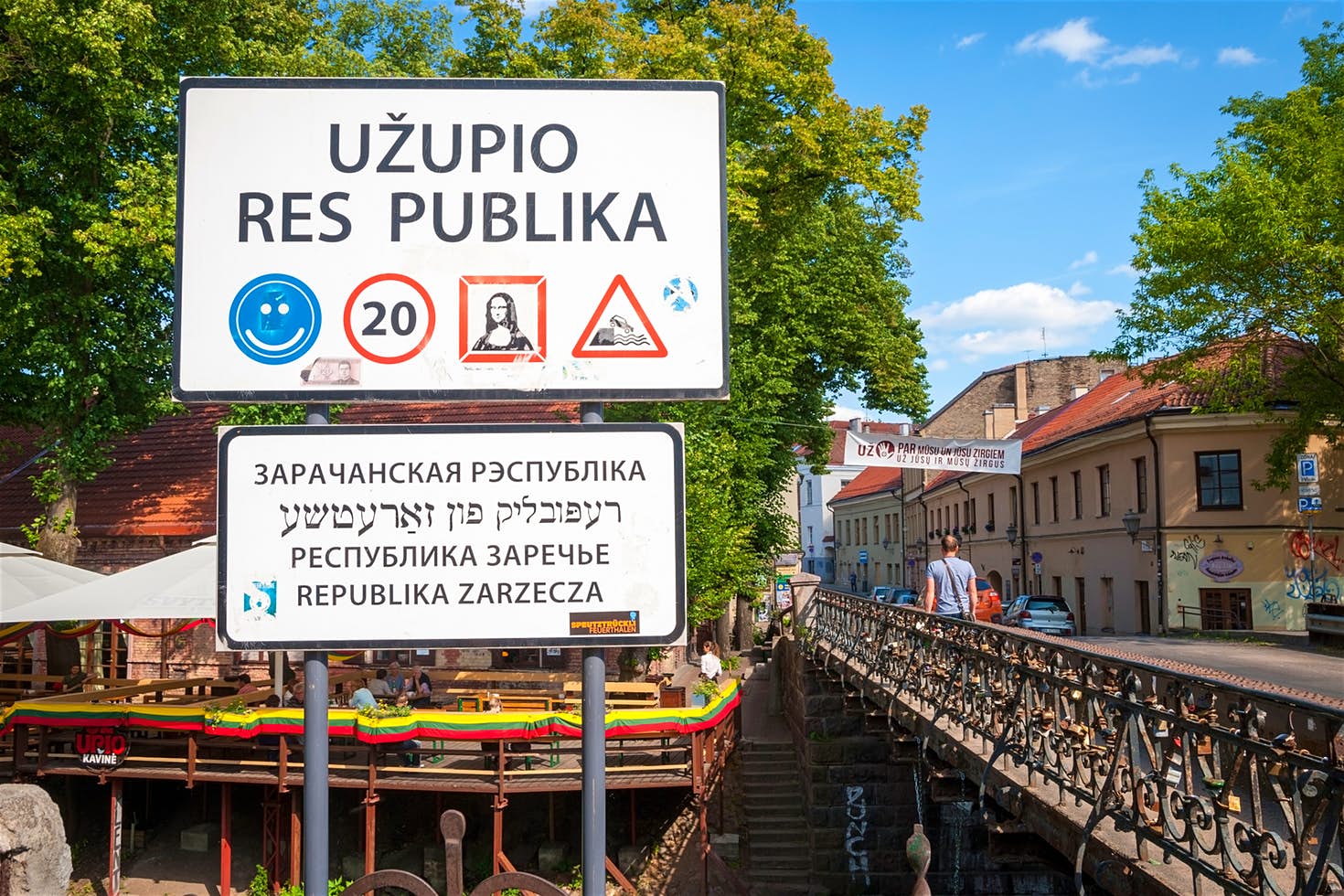 border-sign-uzupis-vilnius-cs-ce24d4d70562.jpg