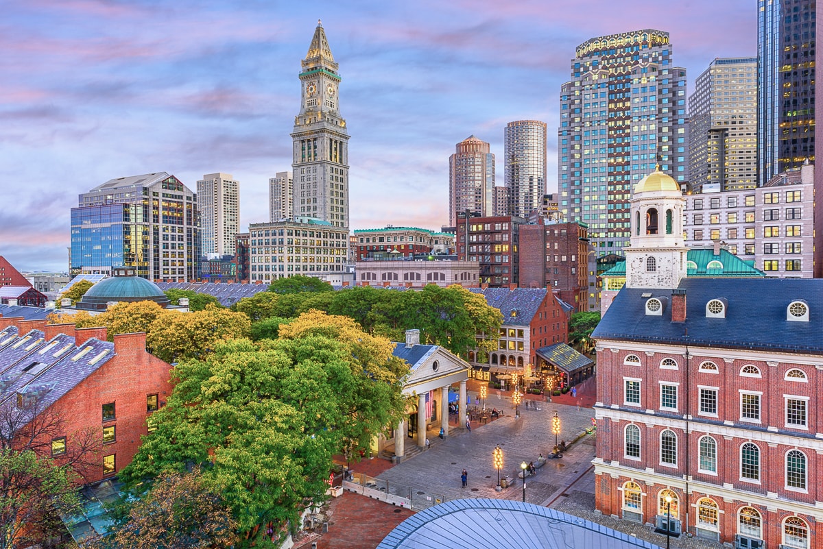 things-to-do-in-boston-Faneuil-Hall-Marketplace-quincy-market.jpg