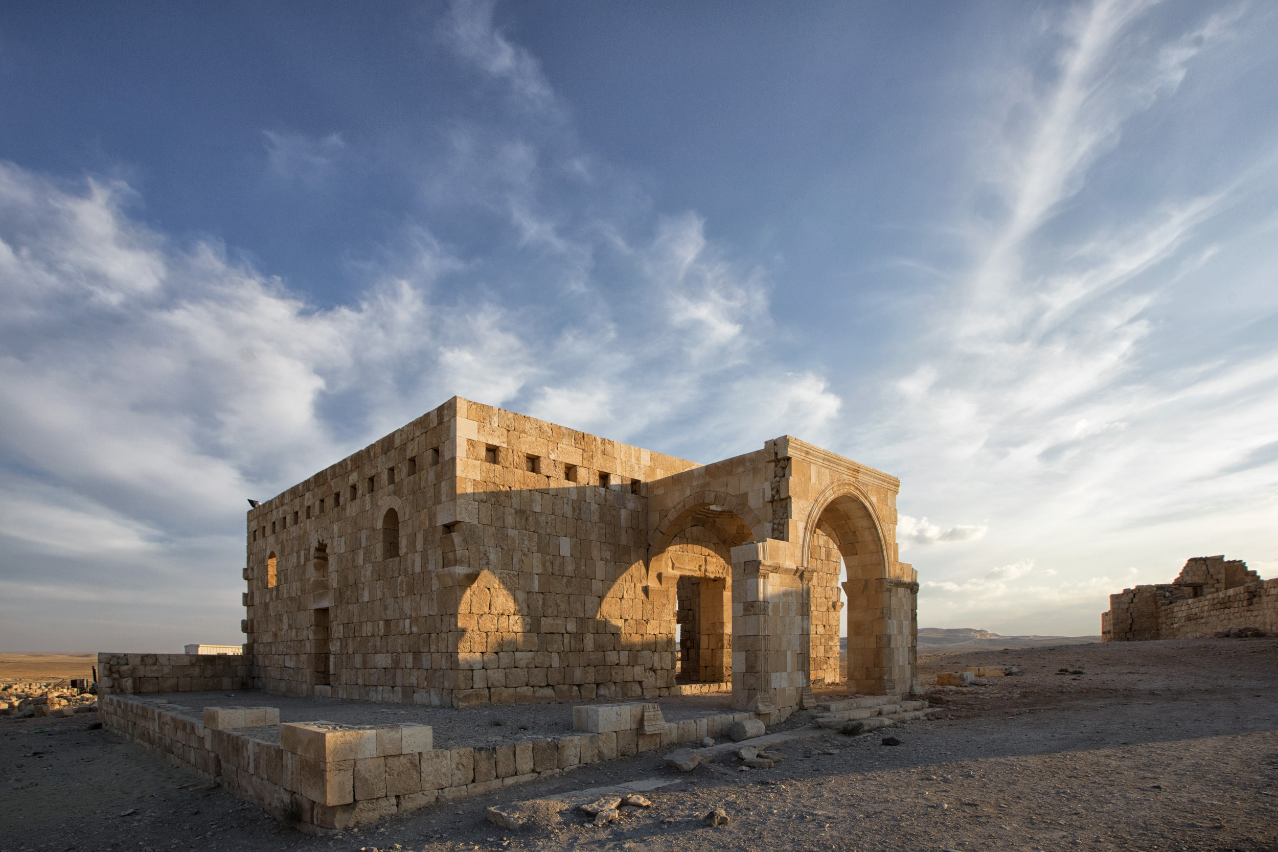 Qasr_Al-Hallabat_(Mosque).jpg