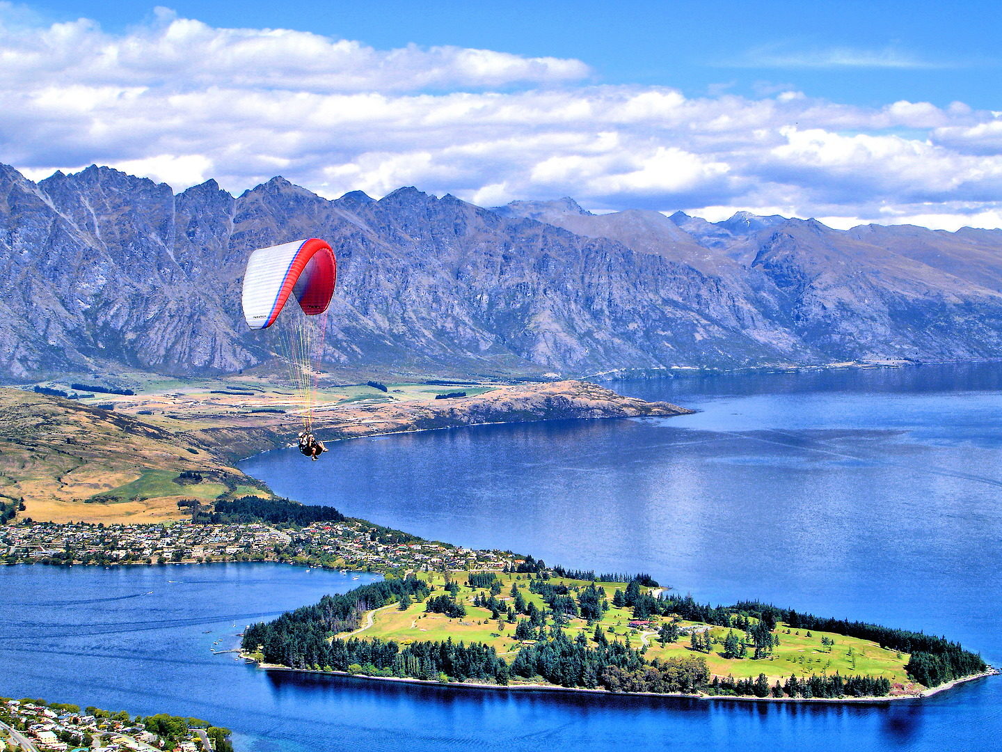 New-Zealand-Queenstown-Lake-Wakatipu-Paragliding-1440x1080.jpg