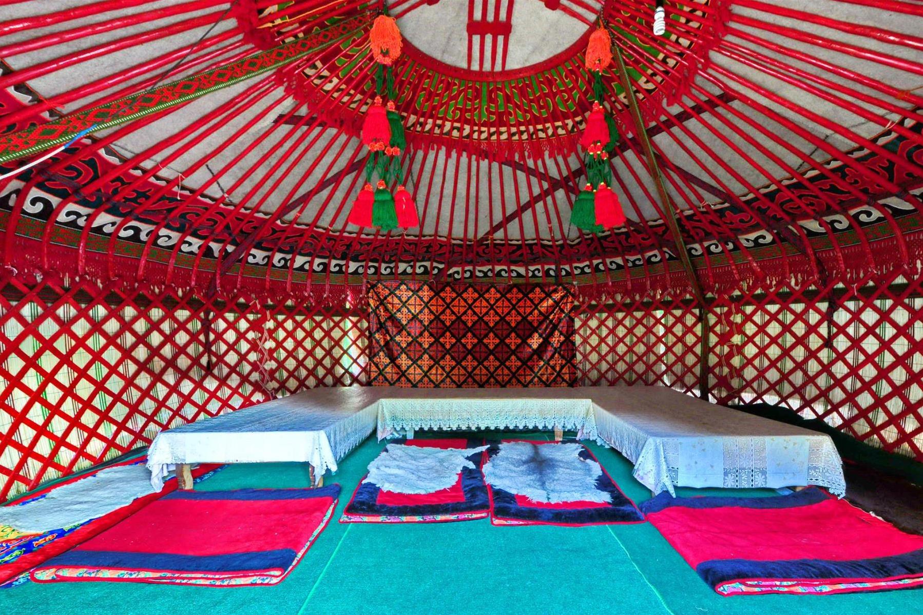 Jety_Oguz_Yurt_Camp_02.jpg