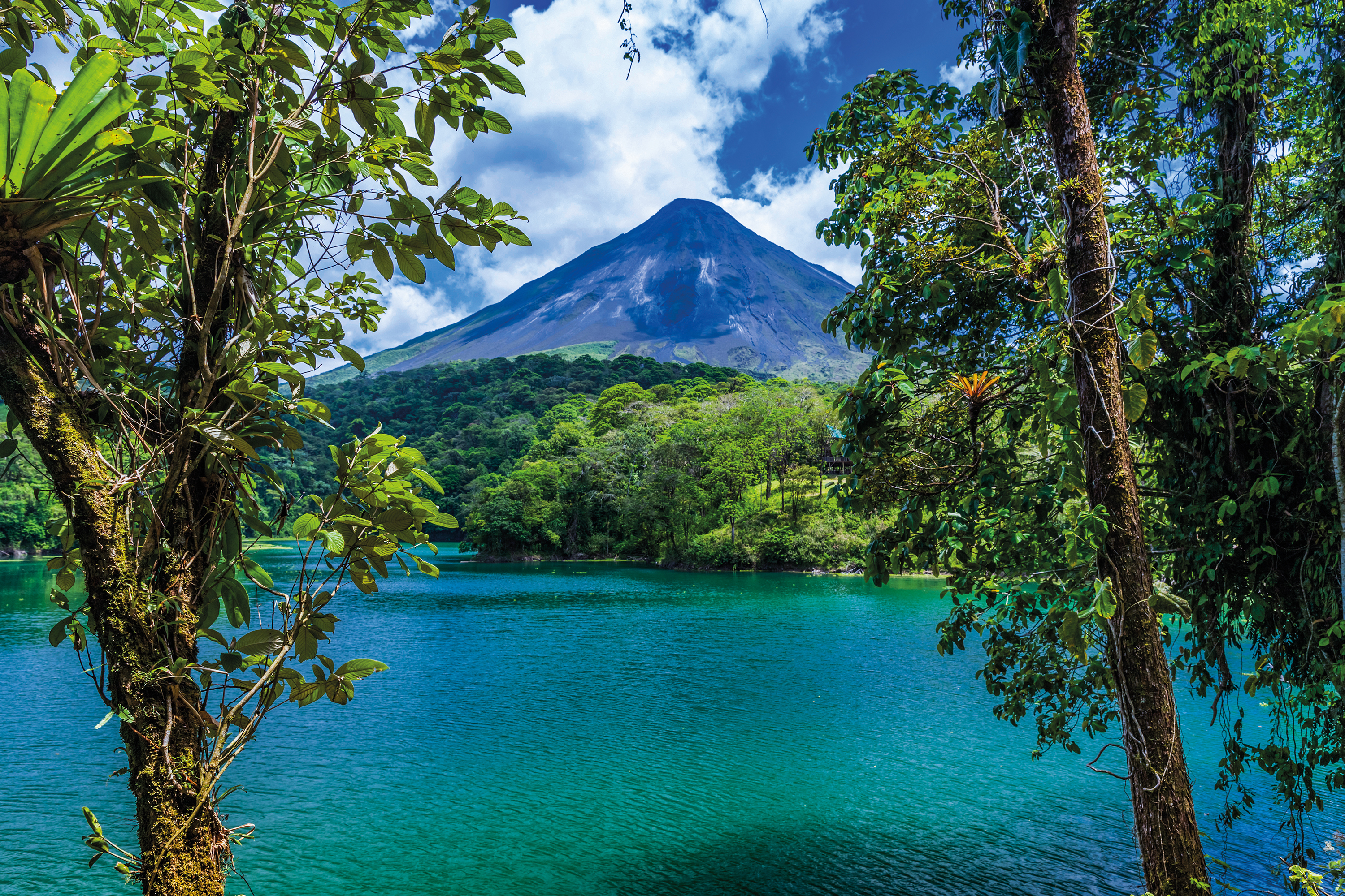 gardens-costa-rica-arenal-volcano-in-costa-rica-hero.jpg