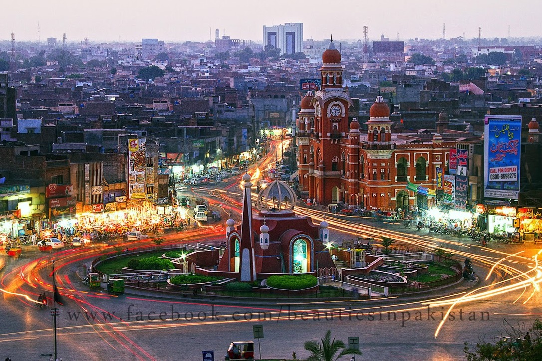 multan ghanta ghar chowk.jpg