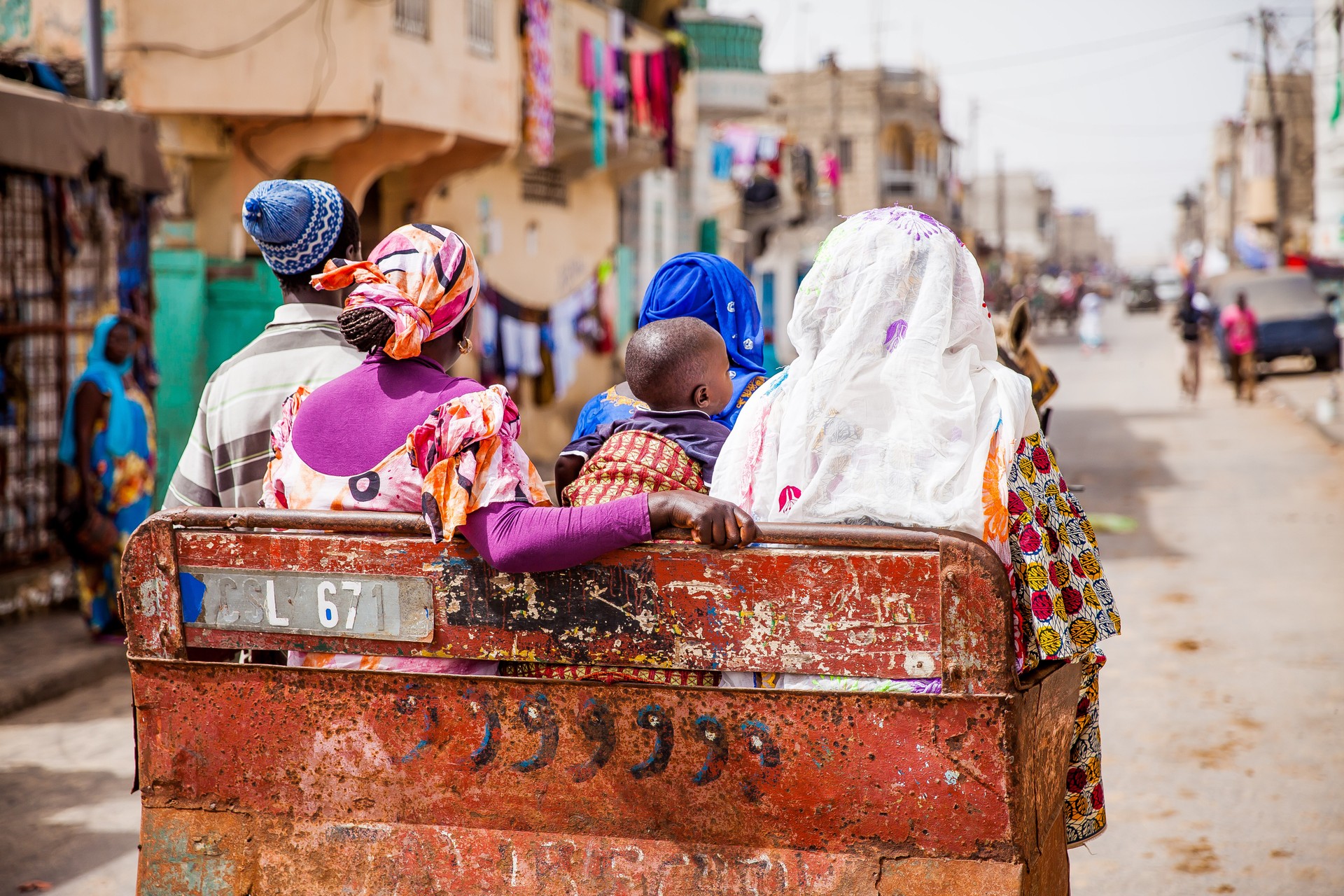 26ec9d9d-1814-4ed8-a9c3-2f41a07cb118-Senegal-Saint-Louis-family-in-cart-SS_large.jpg