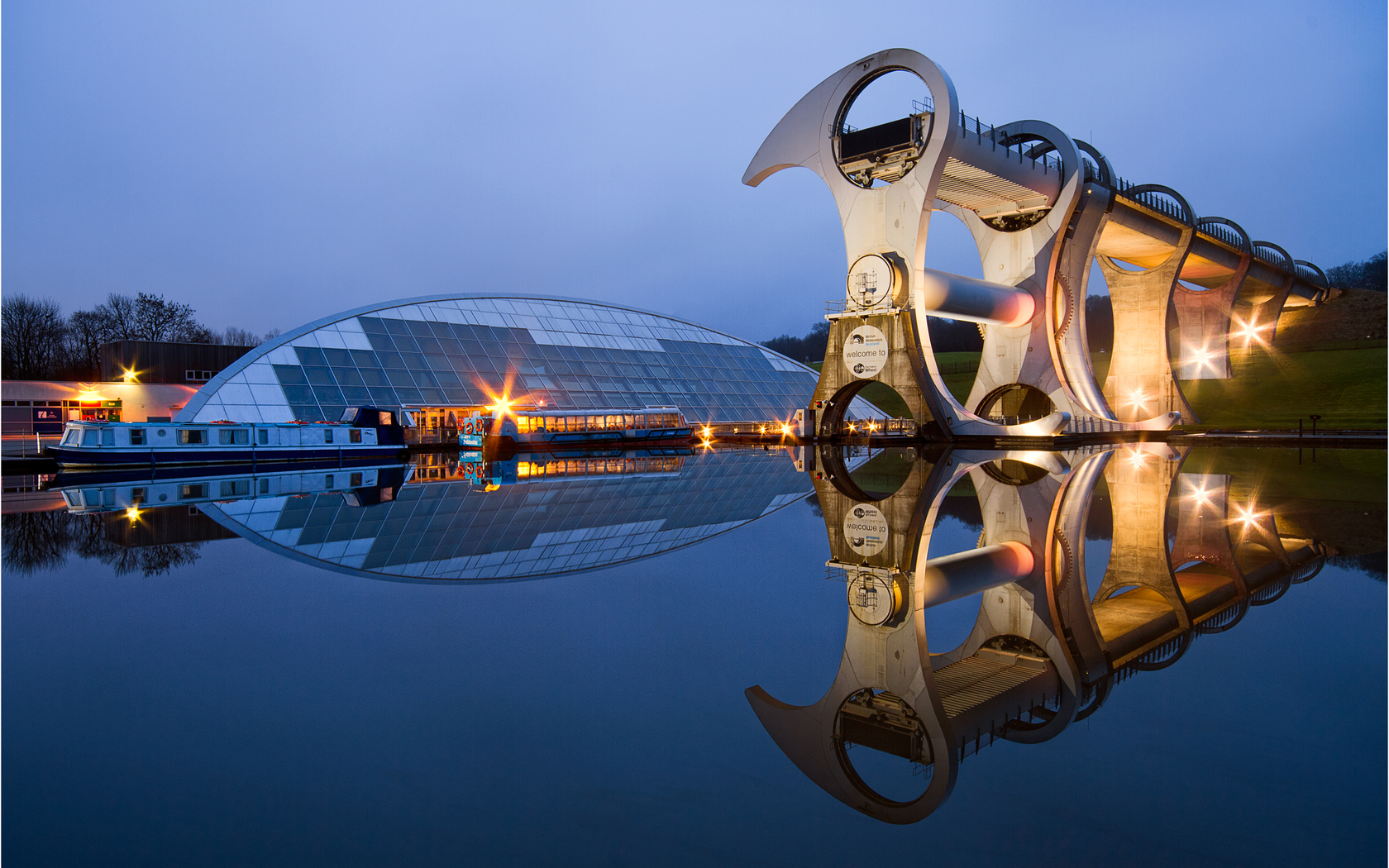 reflection-Falkirk-Wheel-Scotland-1161615-wallhere.com.jpg