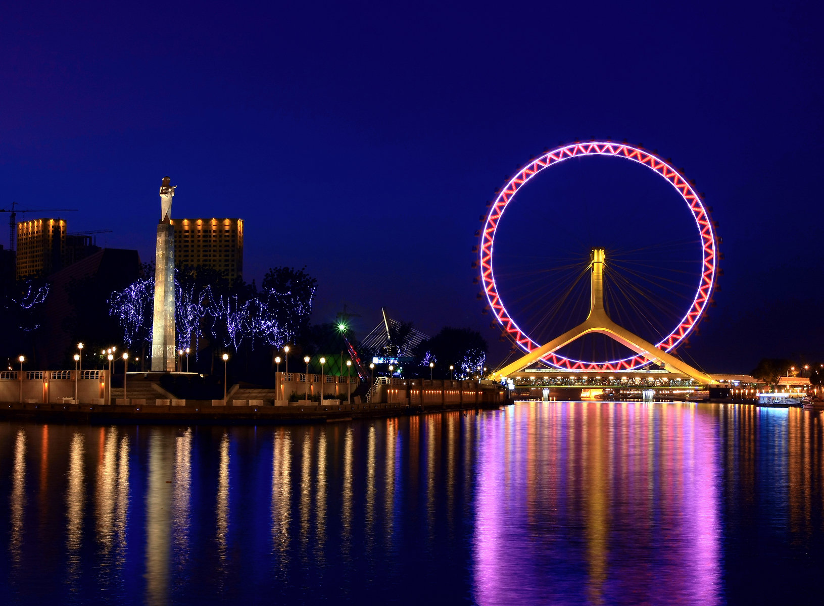 炫彩津门11Tianjin_Eye_and_Haihe_River.jpg