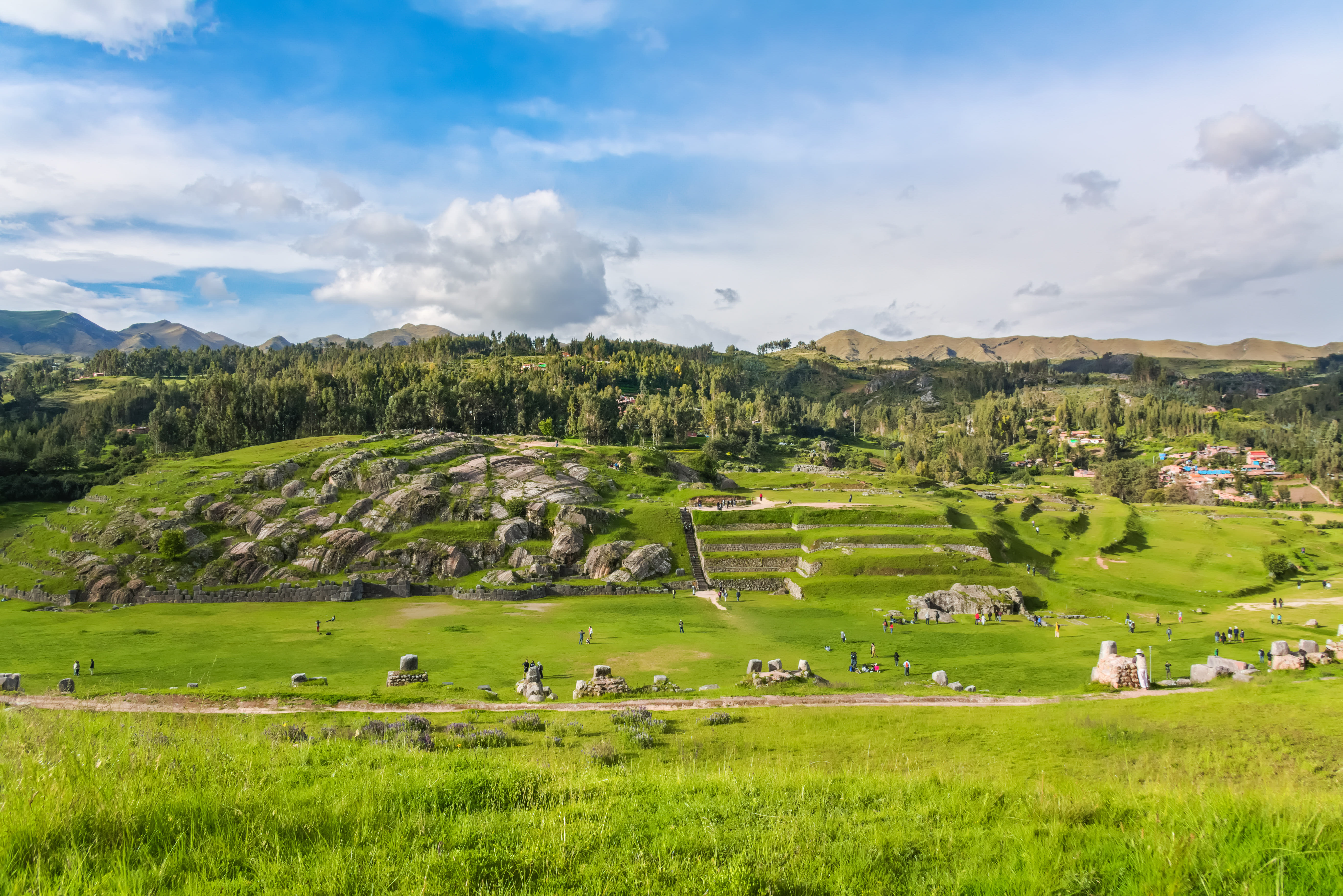llamas-alpacas-sacsayhuaman-incas-ruins-peruvian-andes-cusco-peru-2.jpg