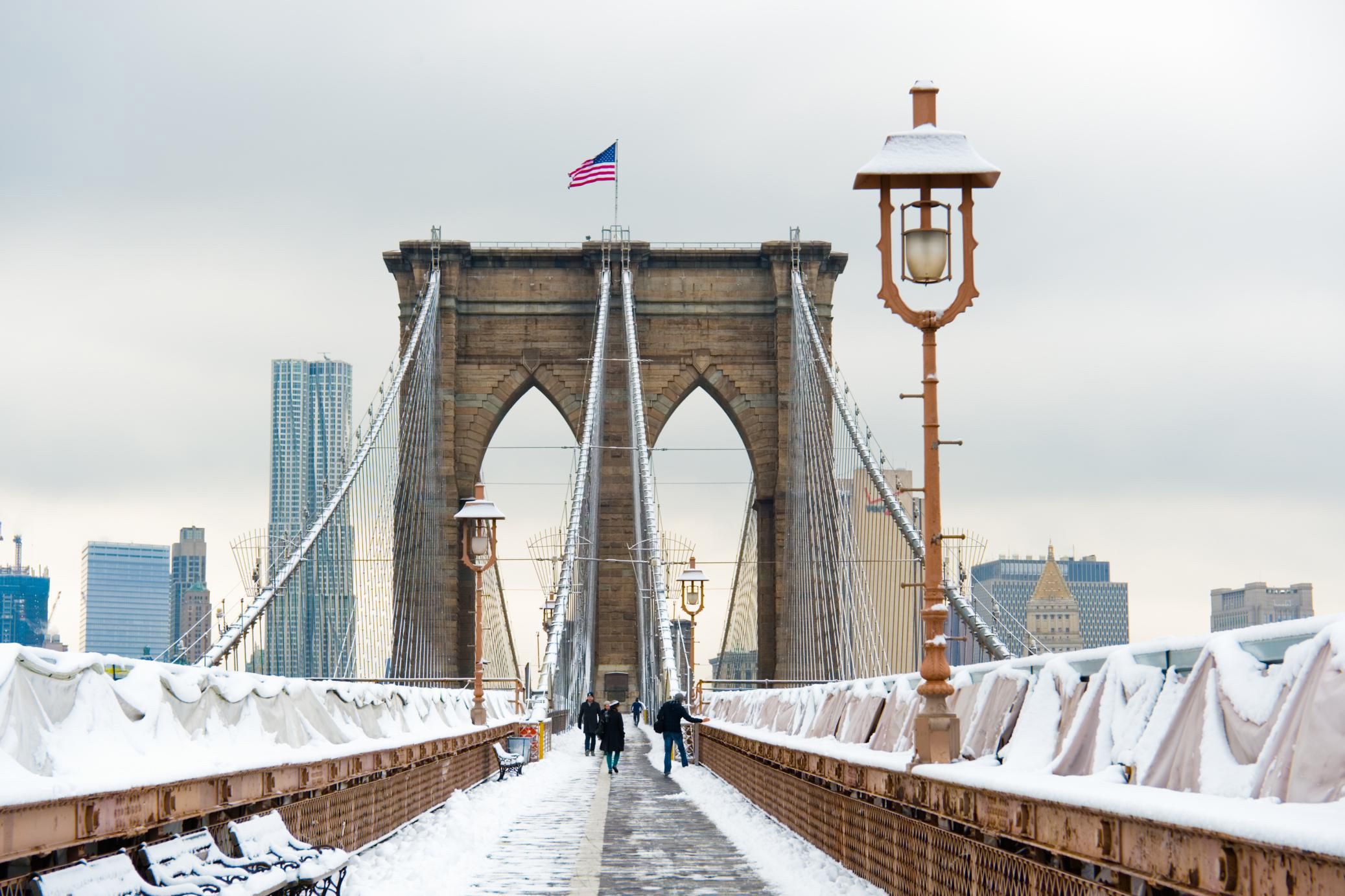 Brooklyn-bridge-Snow-59cac411b501e80010cc48fc.jpg