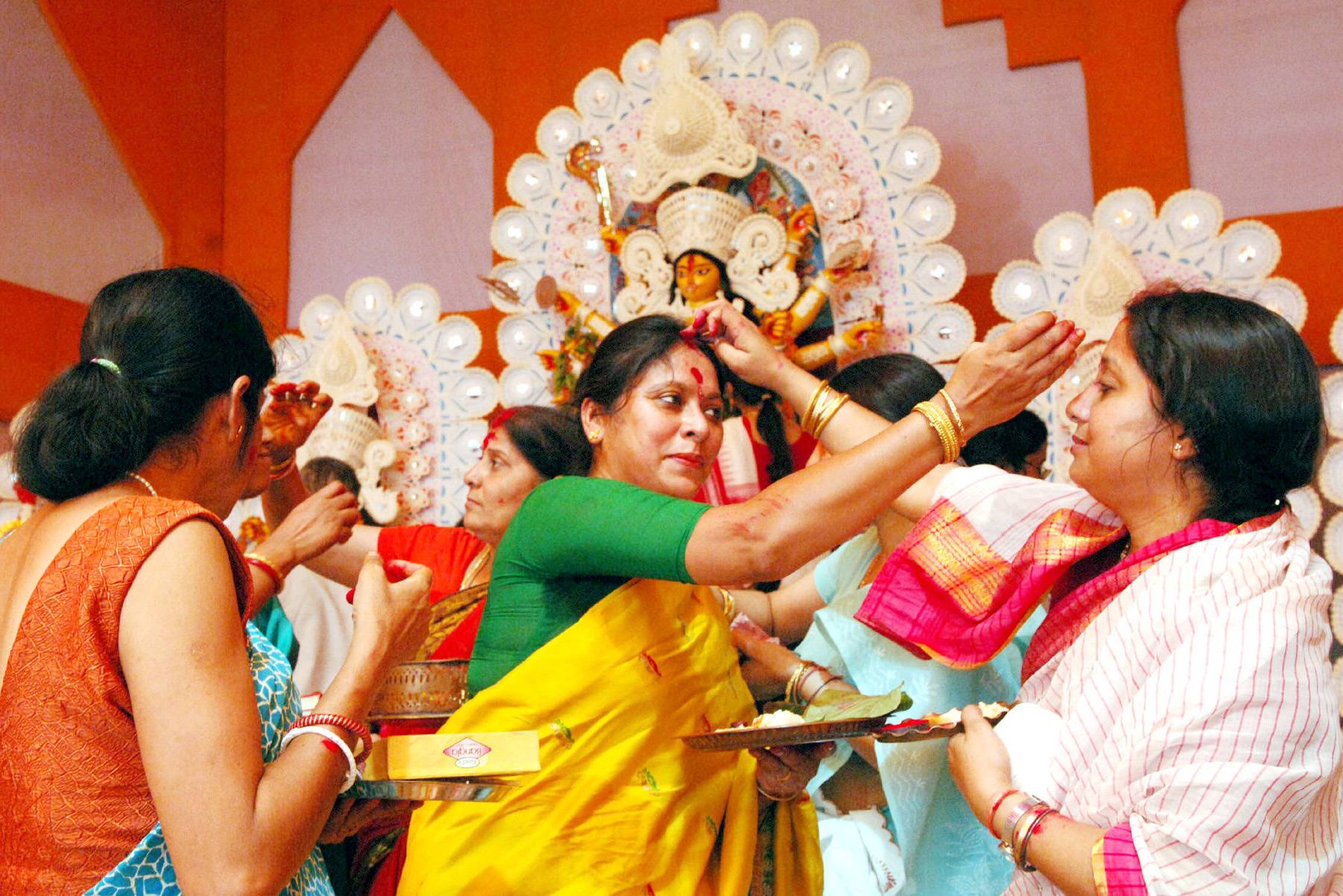 Durga-Puja-Celebration-Begins-In-Kolkata-1.jpg