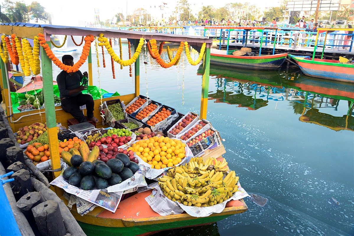 Kolkata-floating-market.jpg