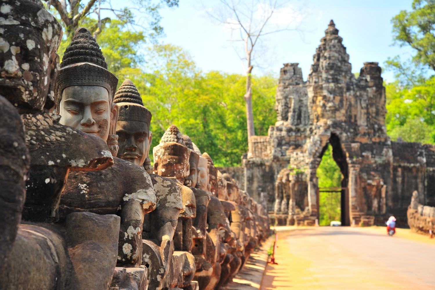 Thumb-angkor-wat-+-temple-+-tonle-sap-floating-village.jpg