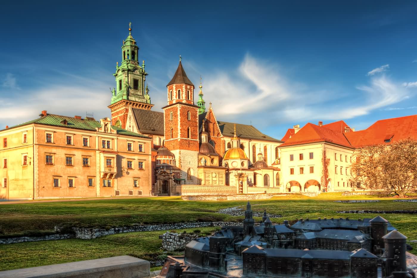 Krakow-Wawel-Castle-Beautiful-View.jpg