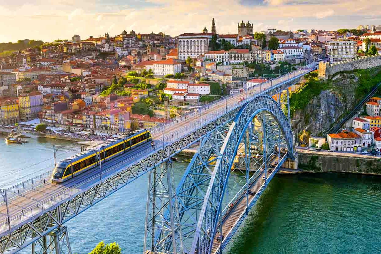 Think-Portugal-Porto-515672142-SeanPavonePhoto-copy.jpg