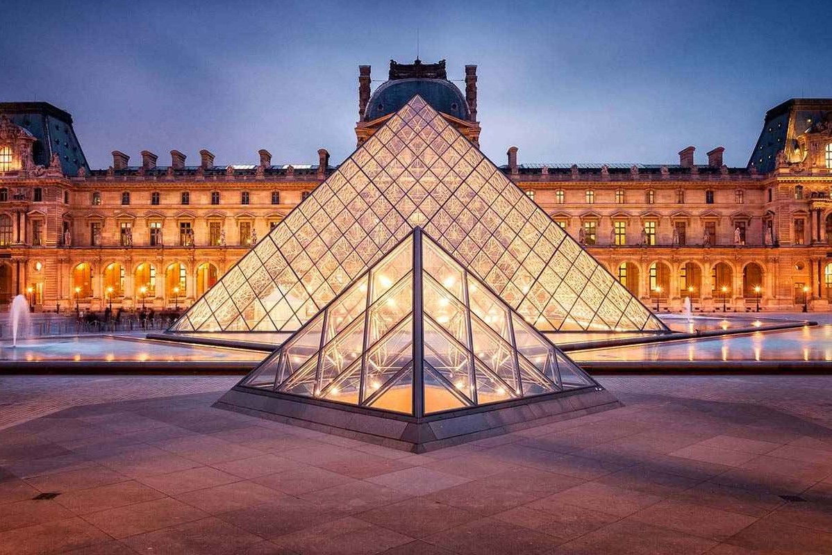 Louvre-museum-in-Paris.jpg
